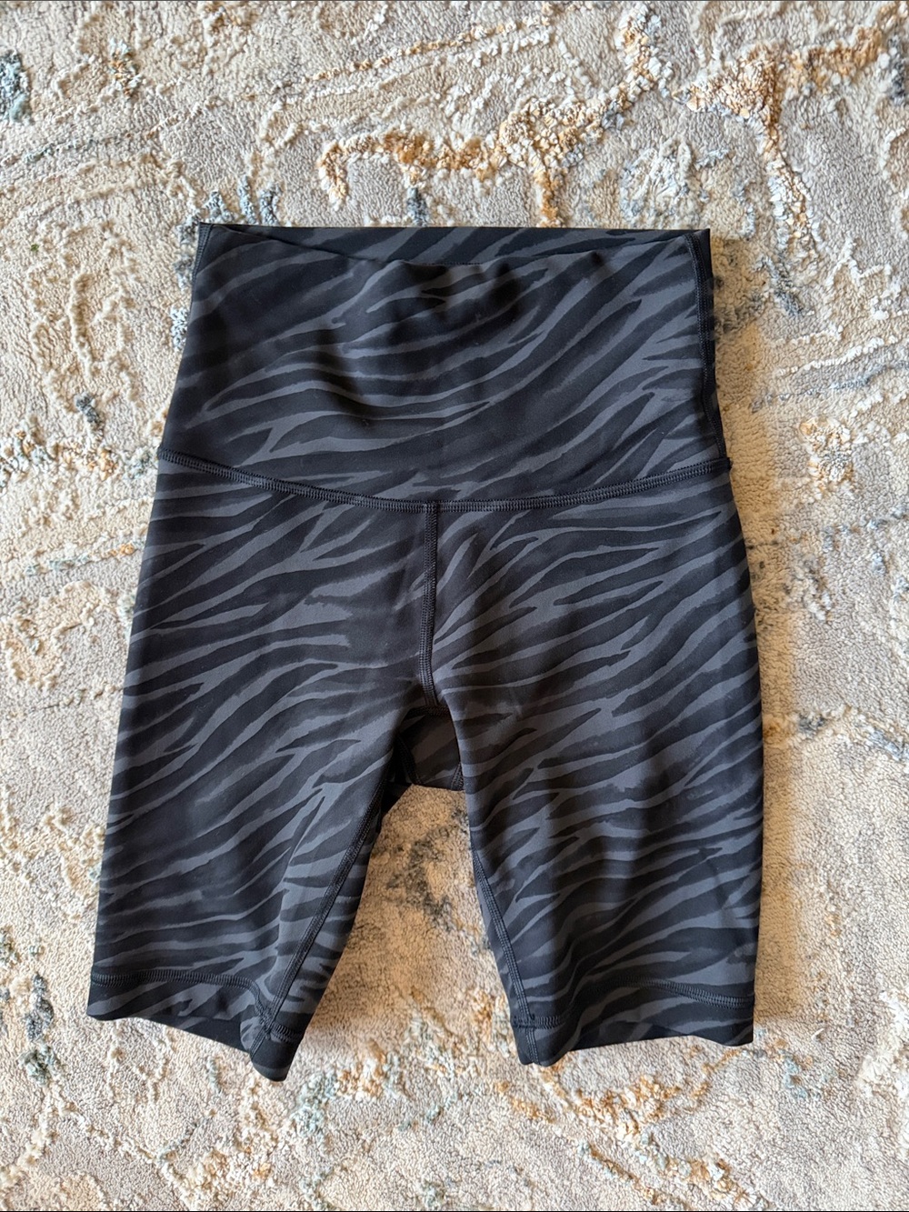 Lululemon wunder train HR 8” short